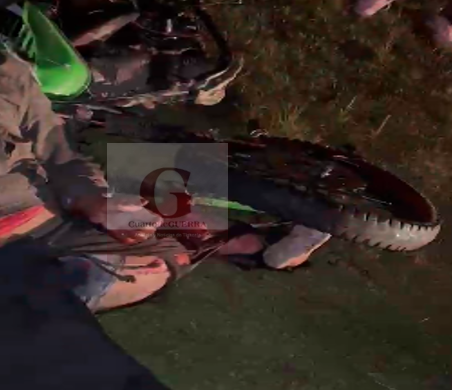 Derrapan en motocicleta y sufren graves lesiones en límites de Hueyotlipan