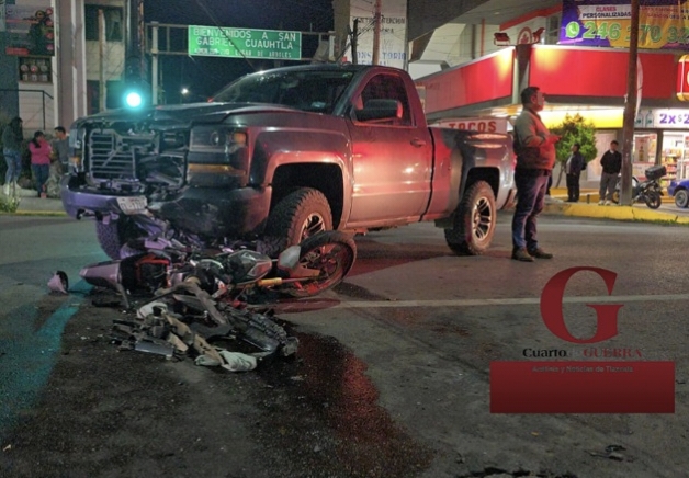 Choque en la carretera Chiautempan-Ocotlán deja a motociclista con fractura expuesta; el conductor huyó