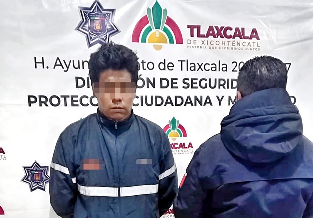 Policía Municipal de Tlaxcala asegura a dos personas y recupera motocicleta con reporte de robo