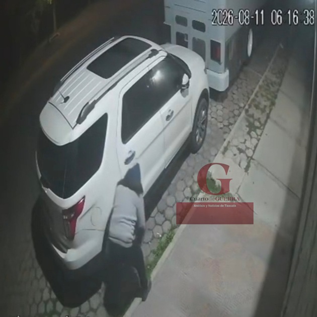 Dejan camioneta sin llantas en pleno bulevar de Huamantla