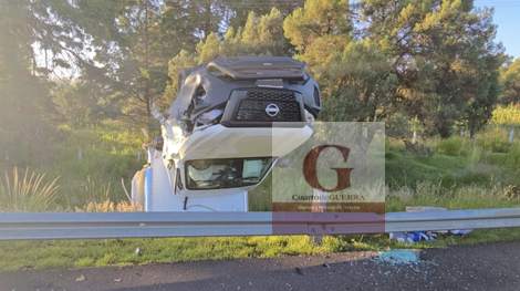 Milagroso escape: aparatoso choque en la Tlaxcala-Puebla deja un conductor volcado y otro prófugo