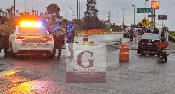 Tragedia tras estrenar moto: muere policía estatal arrollado por un tráiler frente a Gran Patio; el chofer fue detenido