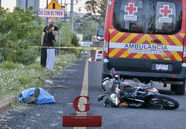 Motociclista sin casco derrapa y muere en la Vía Corta